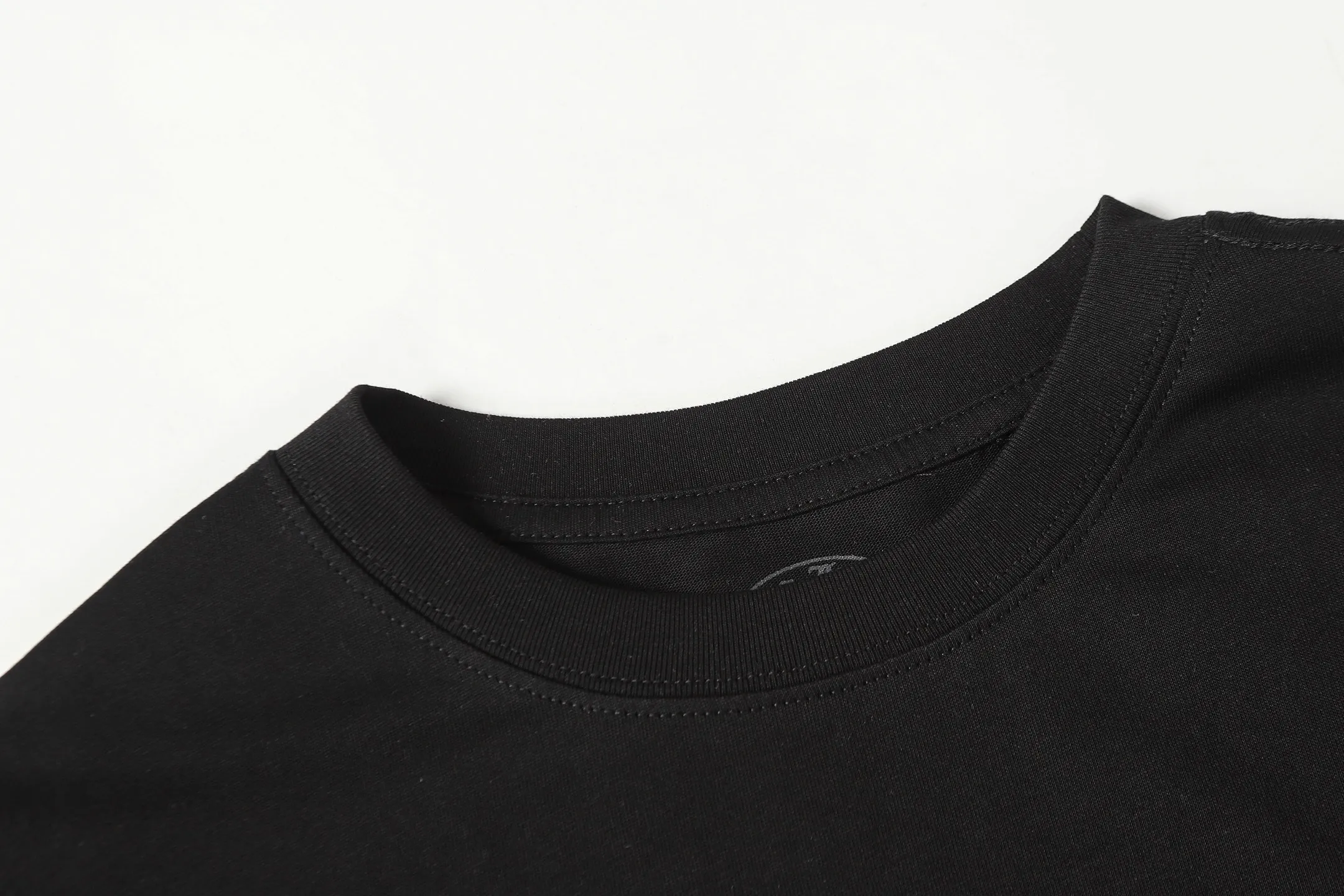 P160 Cross-border quantity model. Those who pursue quality, please do not place an order. -Chrome Hearts/Chrome Hearts Sanskrit Sanskrit Cross✝️Print popular long-sleeved T-shirt -High weight, high density and high quality. The wool is soft, delicate and skin-friendly. It feels soft and silky. It has excellent warmth and skin-friendly properties.